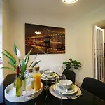 Luxury 2Bdr - Free Parking Rg1
