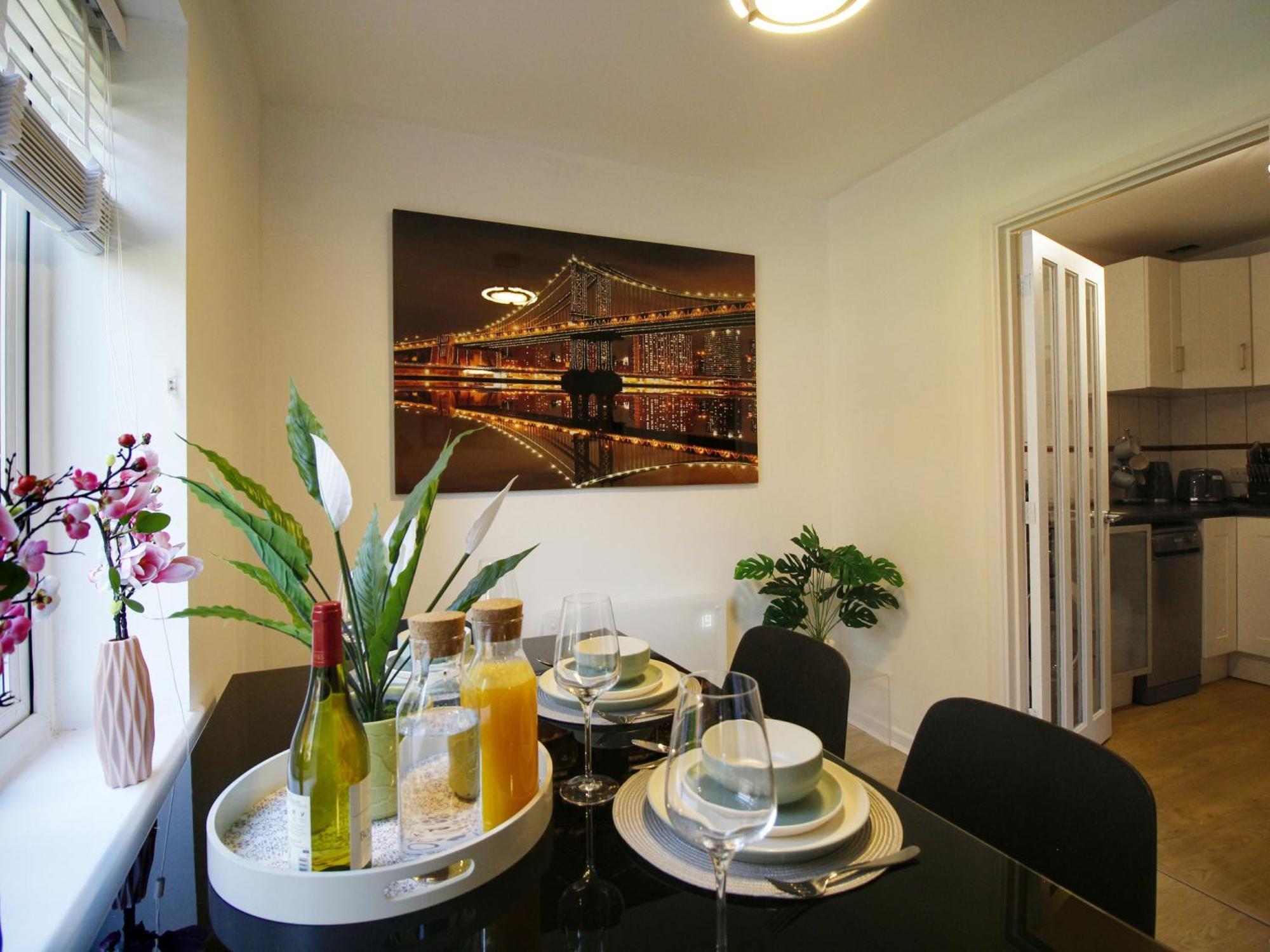 Luxury 2bdr - Free Parking Rg1 *