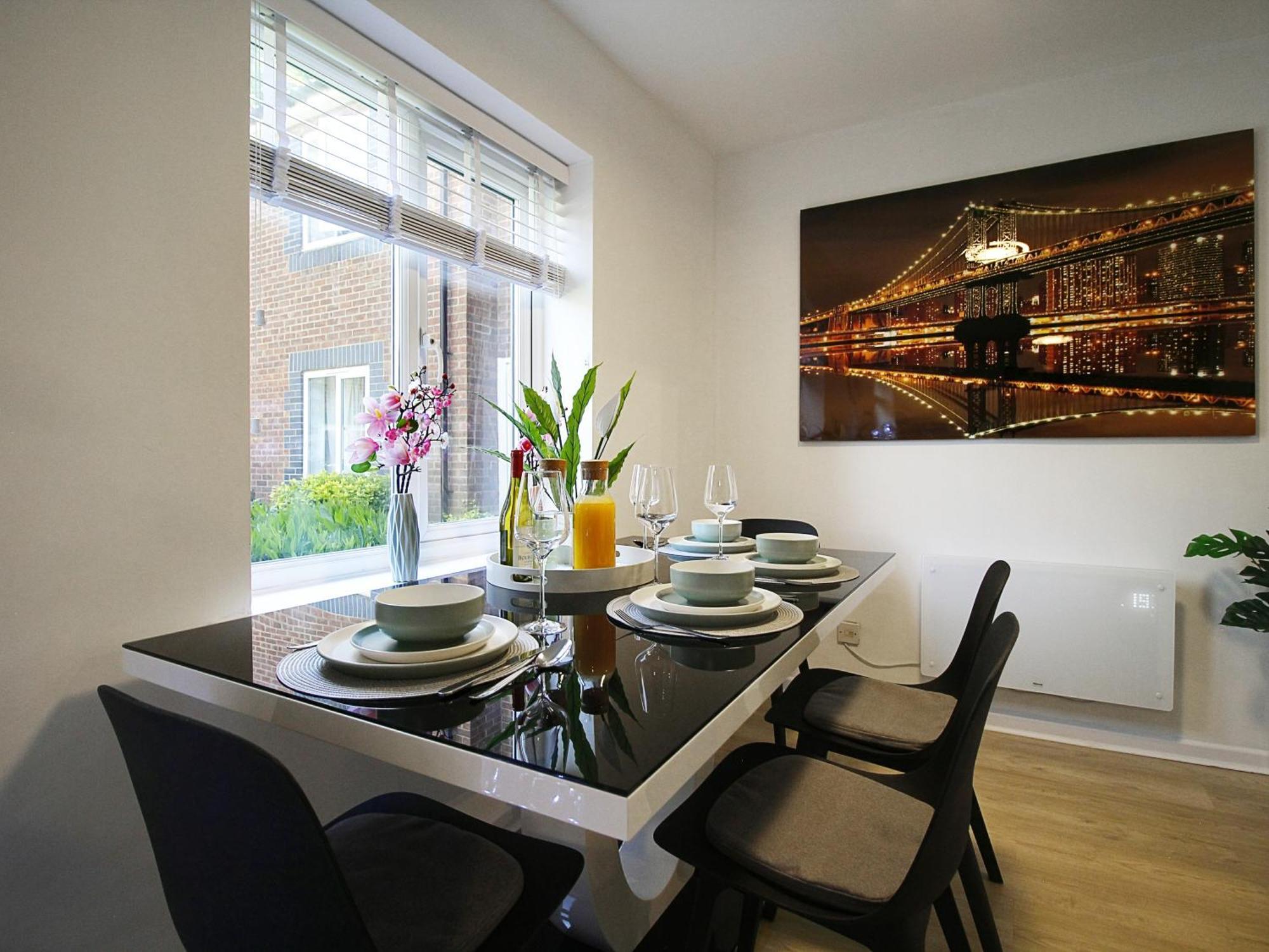 Luxury 2bdr - Free Parking Rg1 Apartment