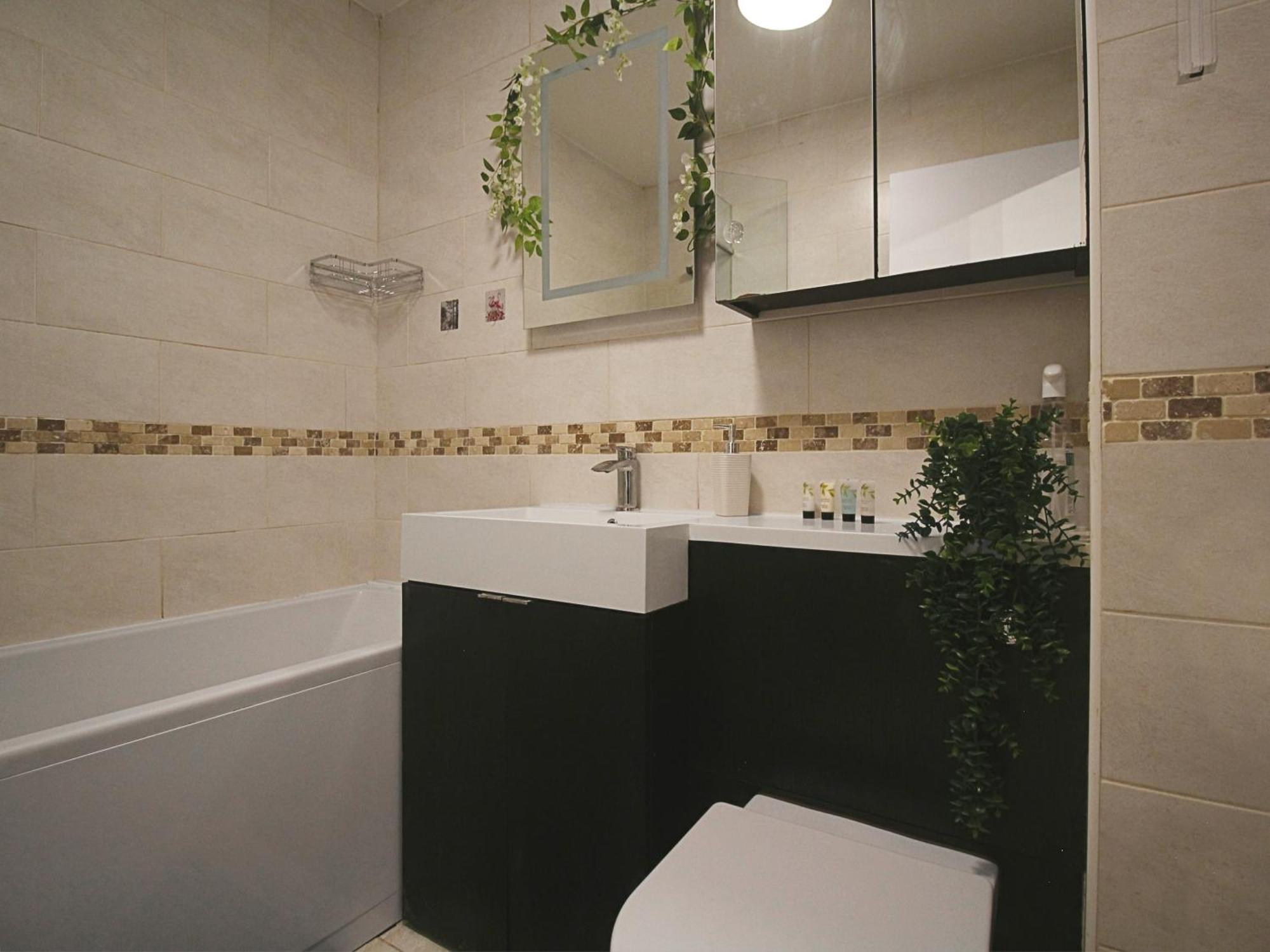 Luxury 2bdr - Free Parking Rg1 Apartment *