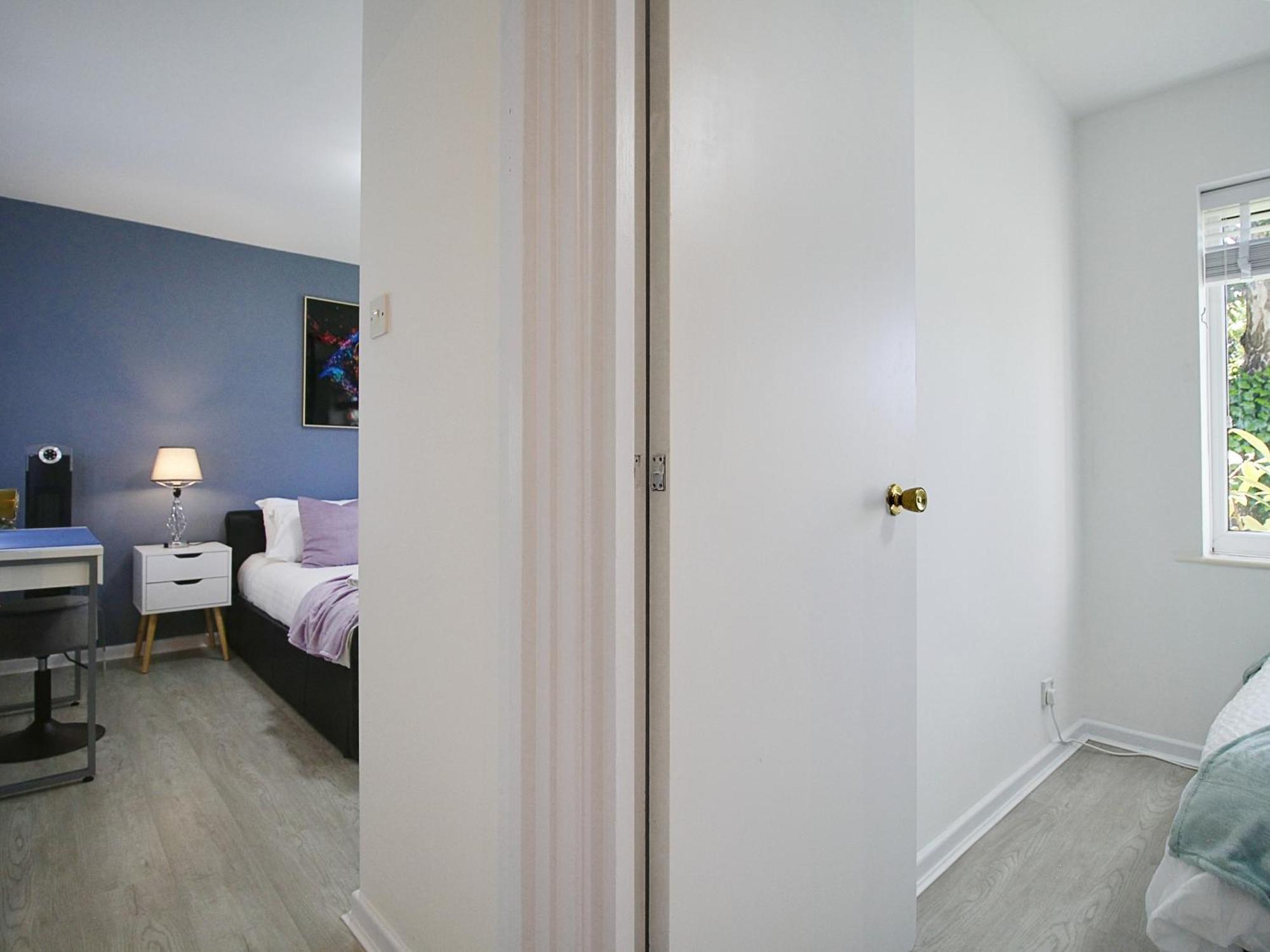 Apartment Luxury 2bdr - Free Parking Rg1 *